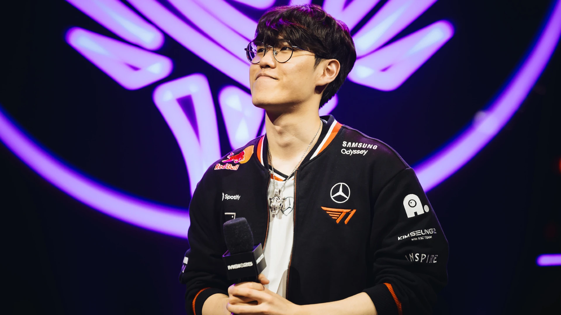 oner looking up msi