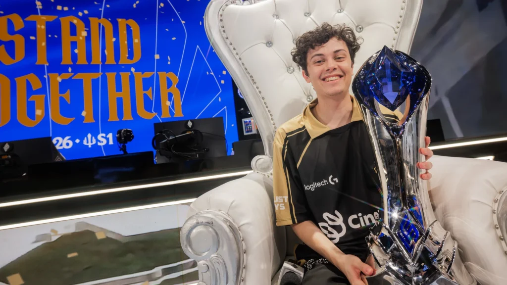 isles trophy big smile webp