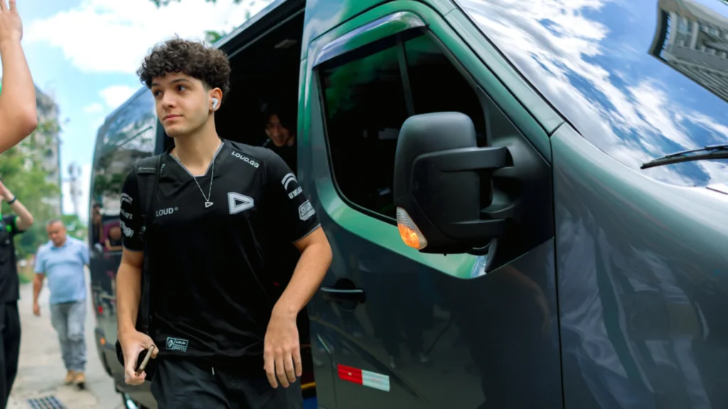 xyno outside mogging webp